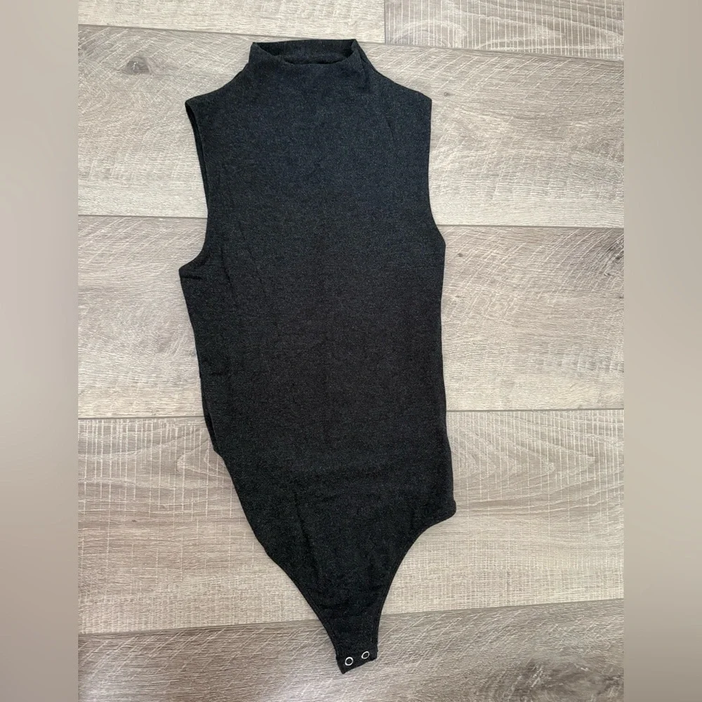 NWOT Express Body Contour Cozy Mock Neck Sleeveless Bodysuit XS Charcoal Gray - Picture 2 of 5